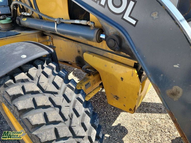 deere-410l-image-62