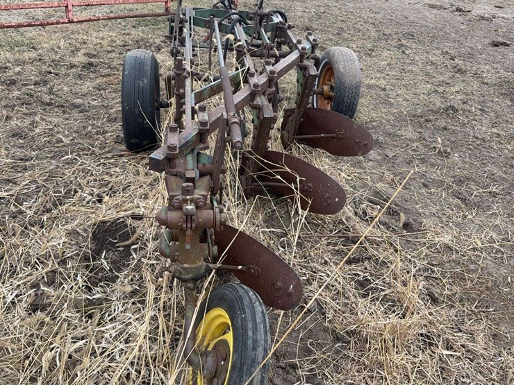 john-deere-pull-type-three-bottom-plow.-image-4
