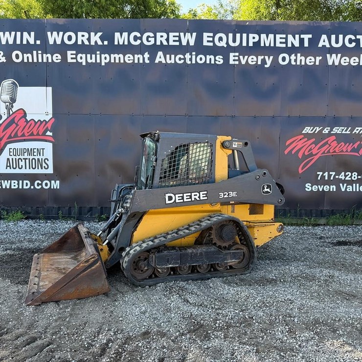 DEERE 323E
