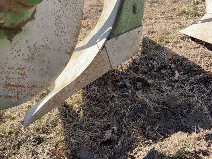 john-deere-pull-type-two-bottom-plow-image-25