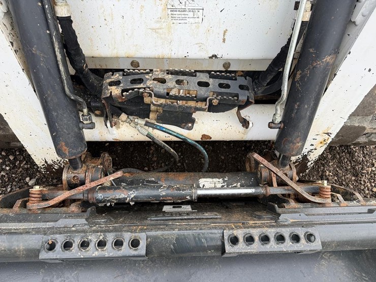 2022-bobcat-t770-image-10