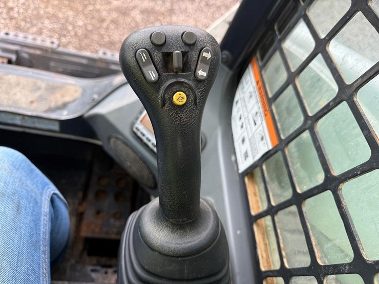 2022-bobcat-t770-image-21