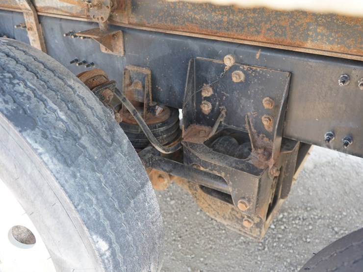 2018-mack-granite-gu713-image-33