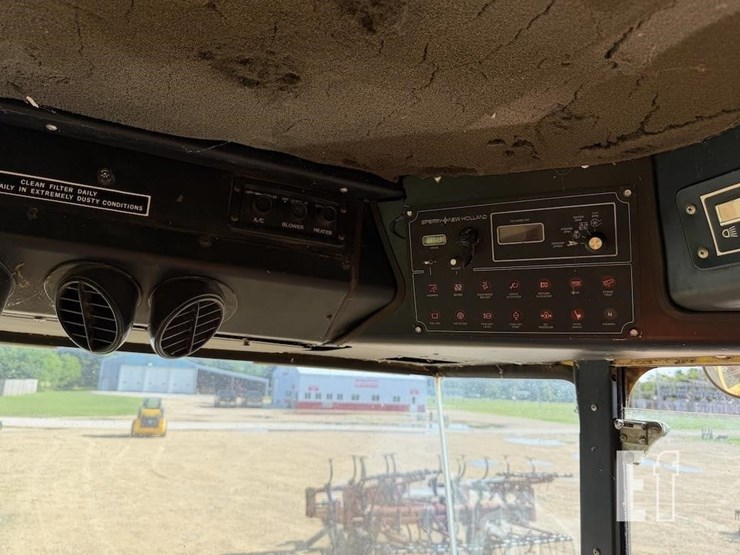 new-holland-tr85-image-11