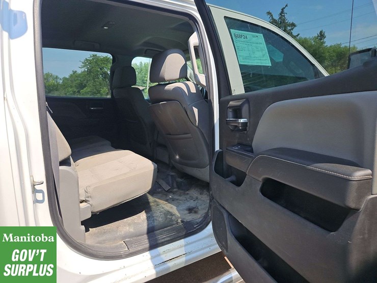 2015-chevrolet-3500-image-25