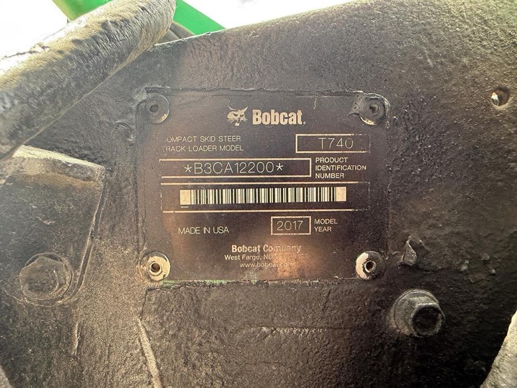 2017-bobcat-t740-image-26