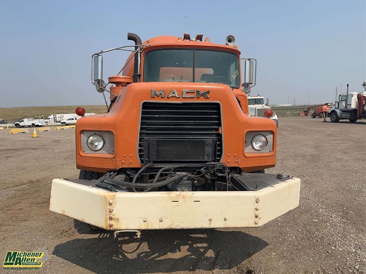 1989-mack-dm690s-image-8