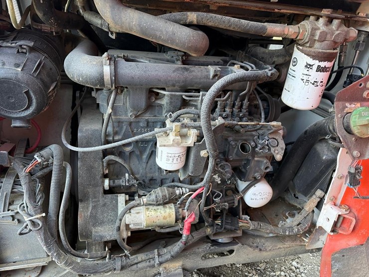 2014-bobcat-t110-image-16