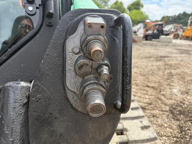 2017-bobcat-t740-image-11