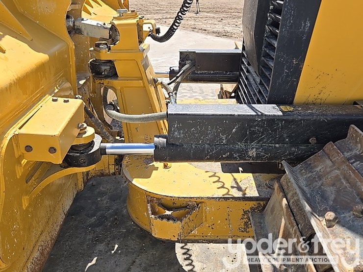 2020-caterpillar-d6k2-lgp-image-24