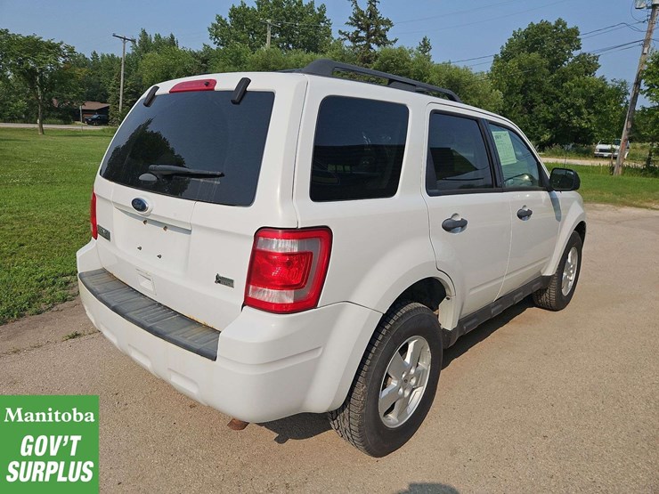 2011-ford-escape-image-7