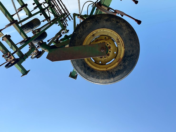 john-deere-34-image-13
