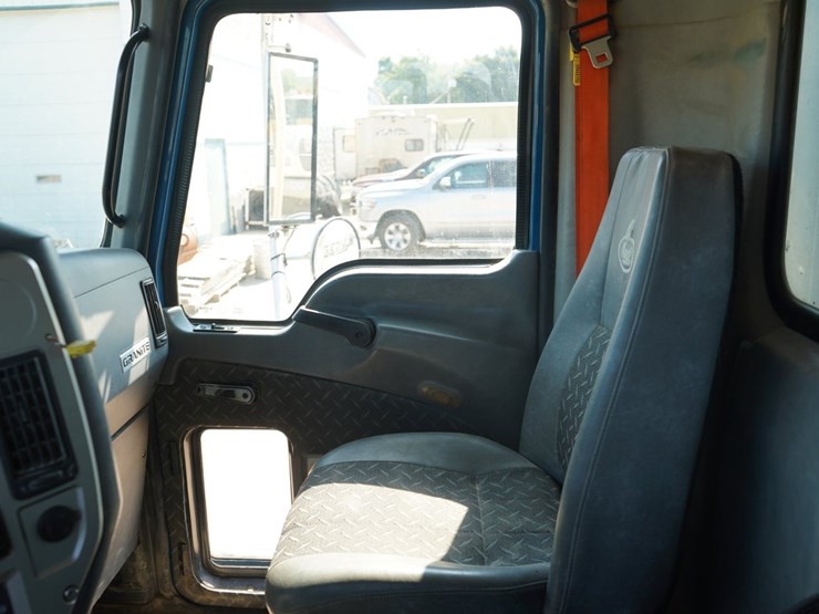 2014-mack-granite-gu713-image-14