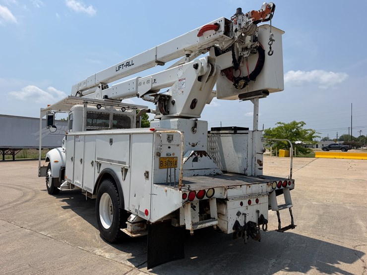 2007-peterbilt-335-image-4