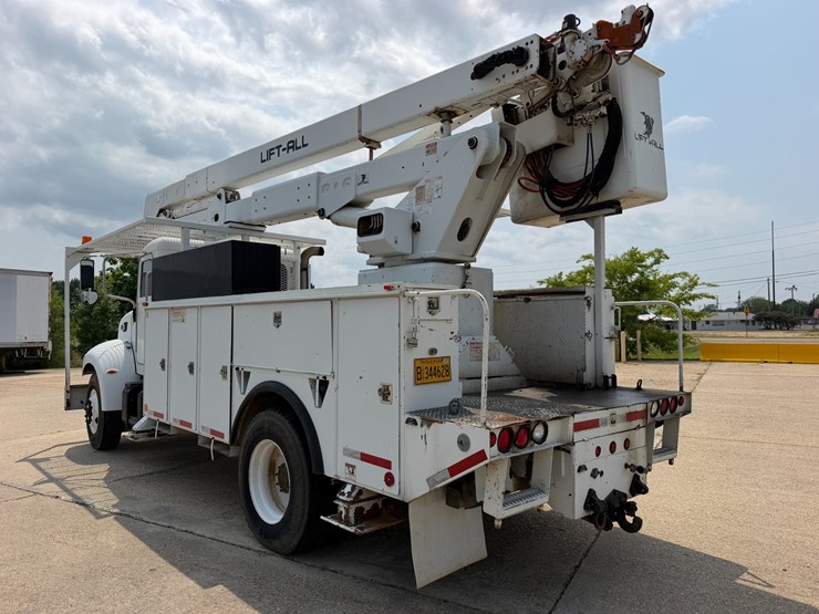 2007-peterbilt-335-image-4