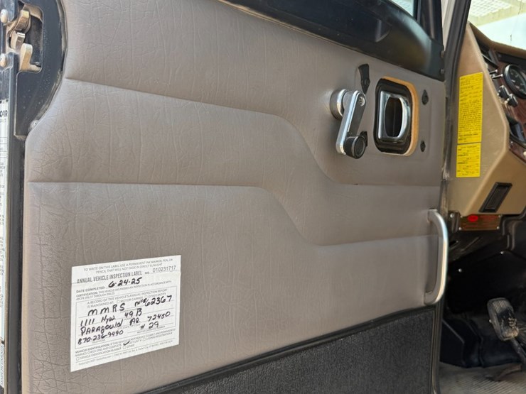 2007-peterbilt-335-image-59
