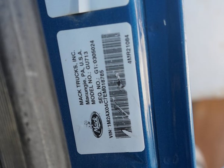 2014-mack-granite-gu713-image-7