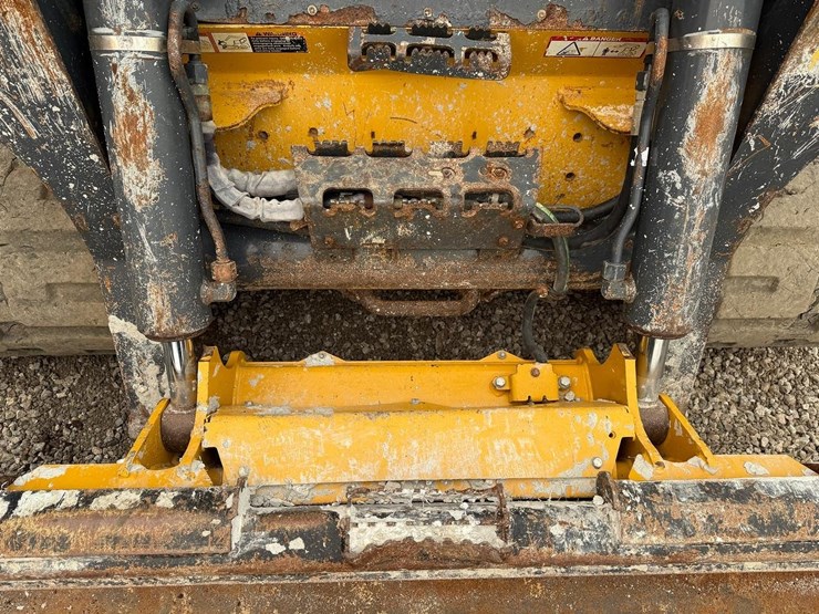 2020-deere-331g-image-10