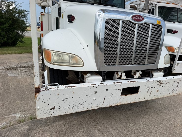 2007-peterbilt-335-image-16