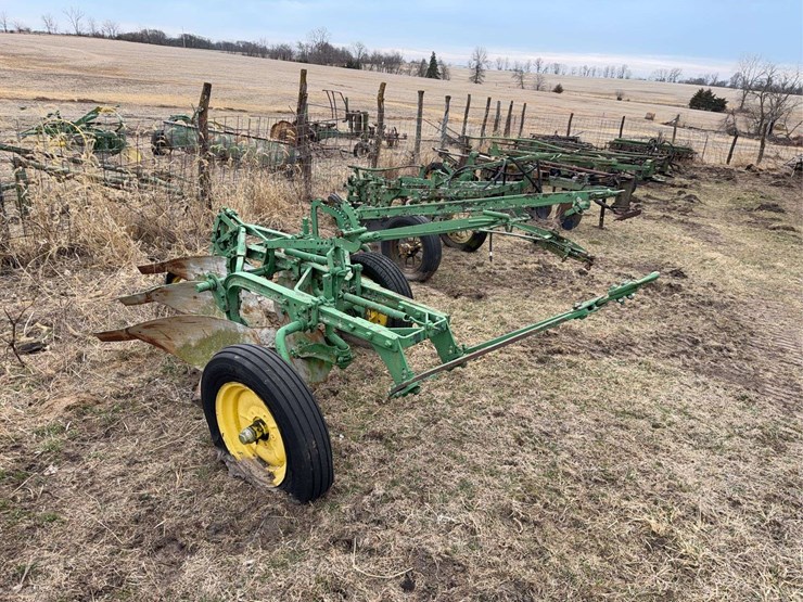 john-deere-pull-type-three-bottom-plow-image-7