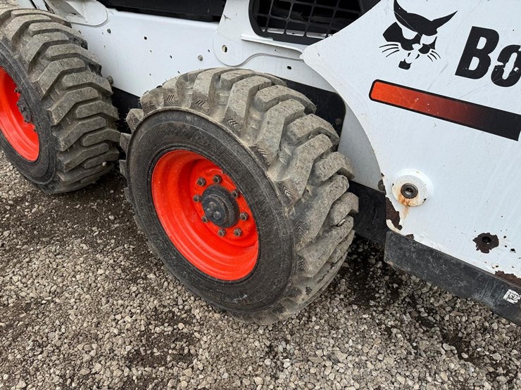 2013-bobcat-s650-image-15