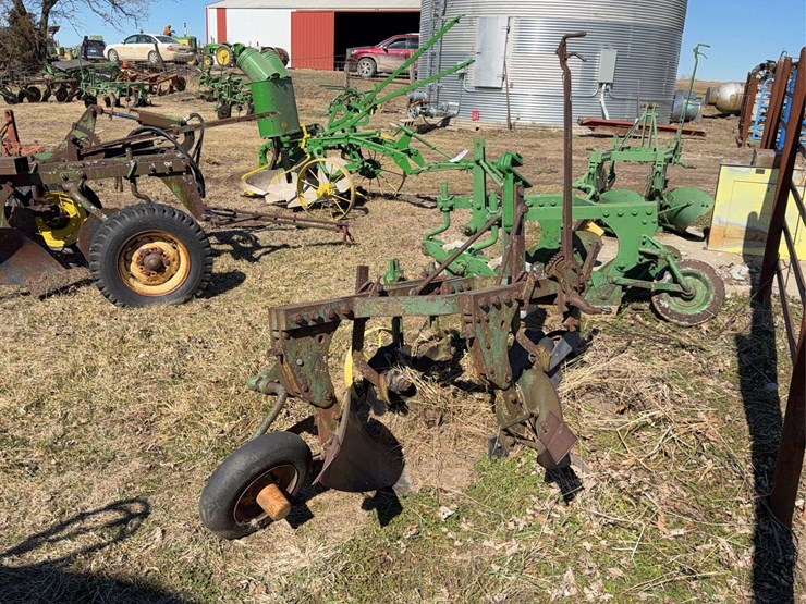 john-deere-three-point-two-bottom-plow-image-4