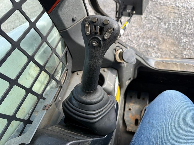 2020-bobcat-t76-image-24