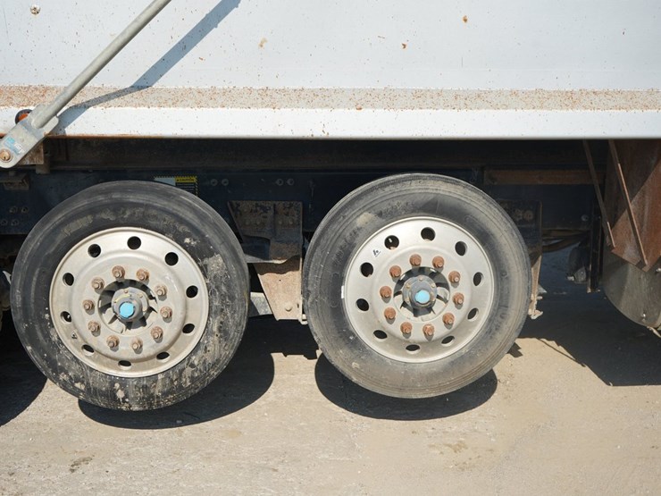 2014-mack-granite-gu713-image-43