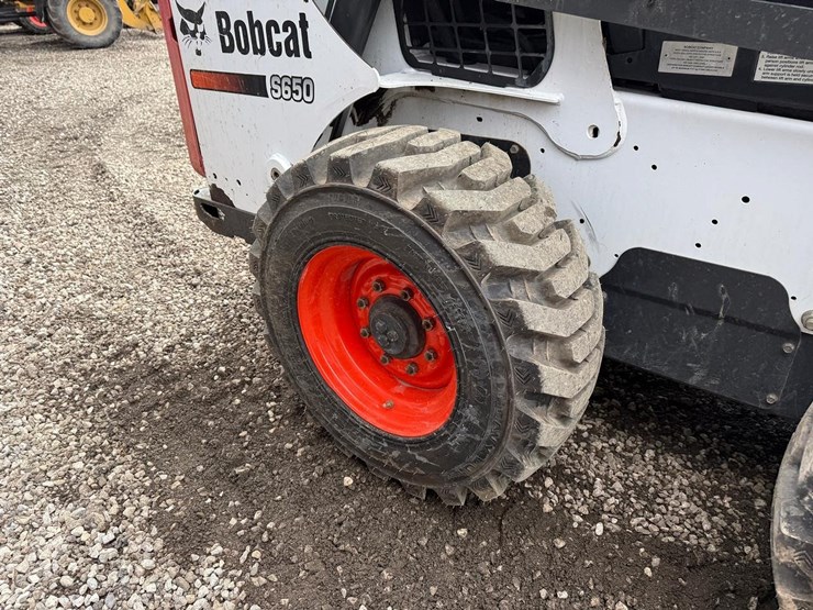2013-bobcat-s650-image-13
