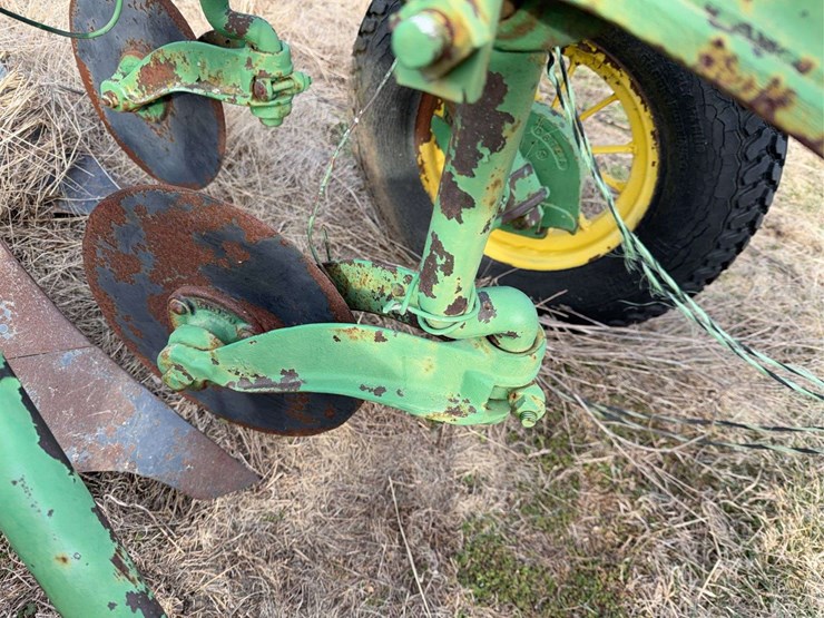 john-deere-pull-type-two-bottom-plow-image-14