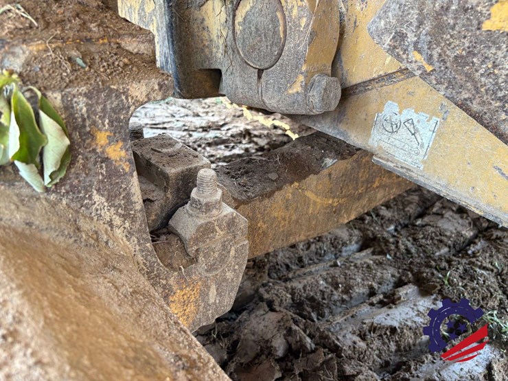 2015-caterpillar-d6t-lgp-image-42