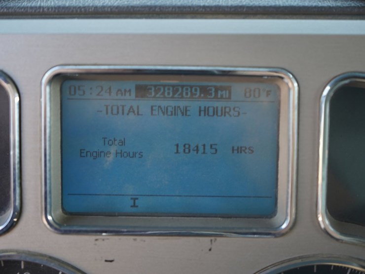 2014-mack-granite-gu713-image-12