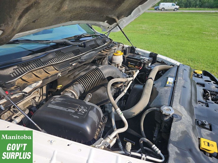 2015-dodge-1500-image-15