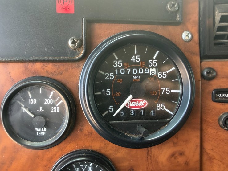 2007-peterbilt-335-image-72