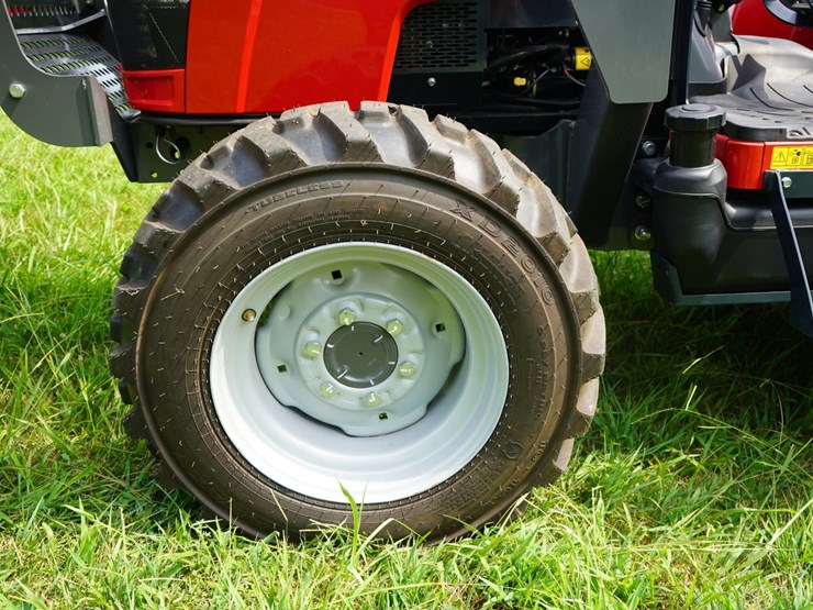 2024-massey-ferguson-1835m-image-27