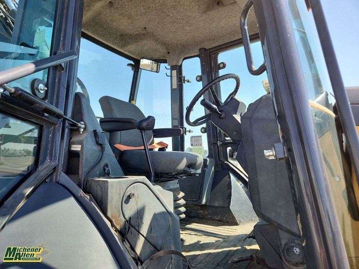 deere-410l-image-37