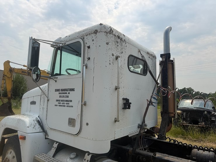 1990-freightliner-fld120-image-29