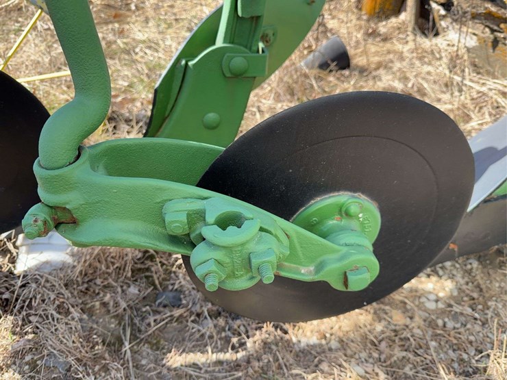john-deere-pull-type-three-bottom-plow-image-21