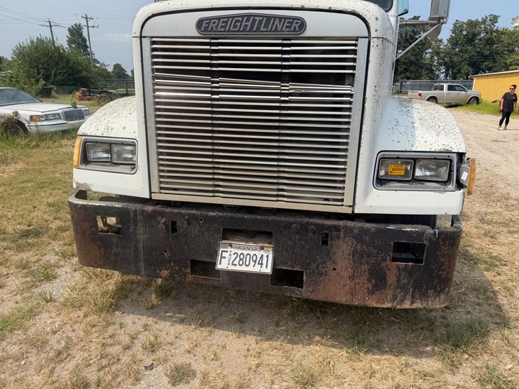 1990-freightliner-fld120-image-36