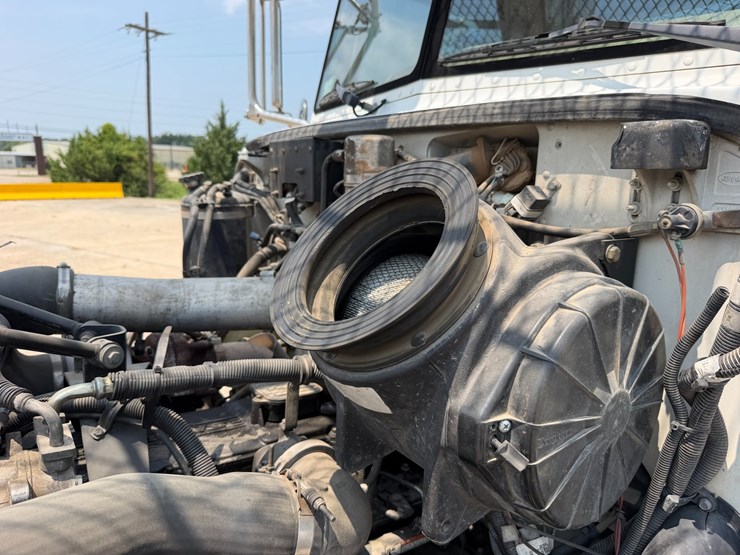 2007-peterbilt-335-image-75