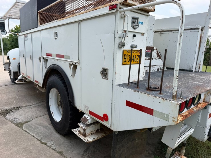 2007-peterbilt-335-image-6