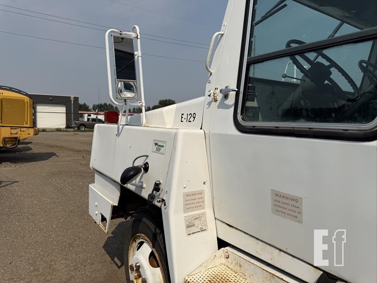 mobil-athey-street-sweeper-8401-image-17