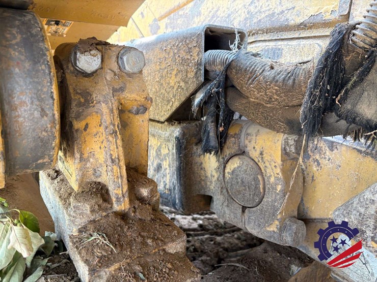2015-caterpillar-d6t-lgp-image-41
