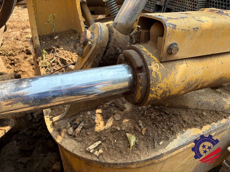 2015-caterpillar-d6t-lgp-image-26
