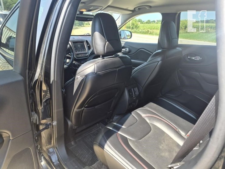 2018-jeep-cherokee-image-15
