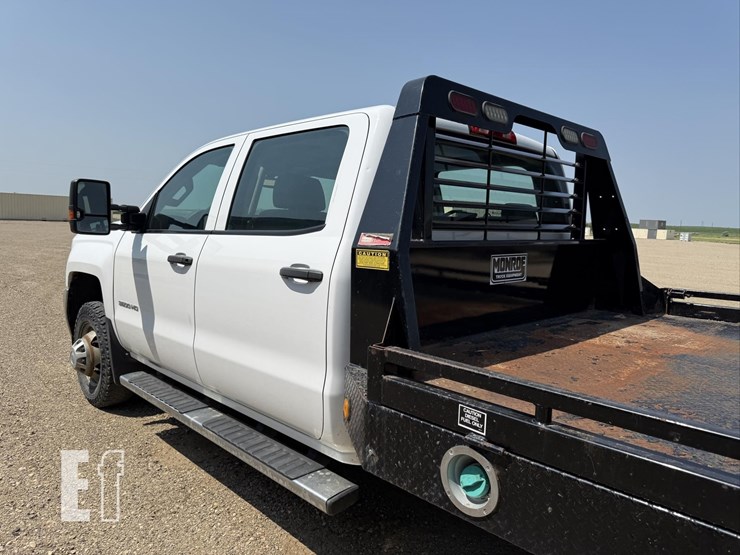 2015-chevrolet-3500hd-image-14