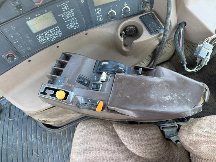 john-deere-8410t-image-75