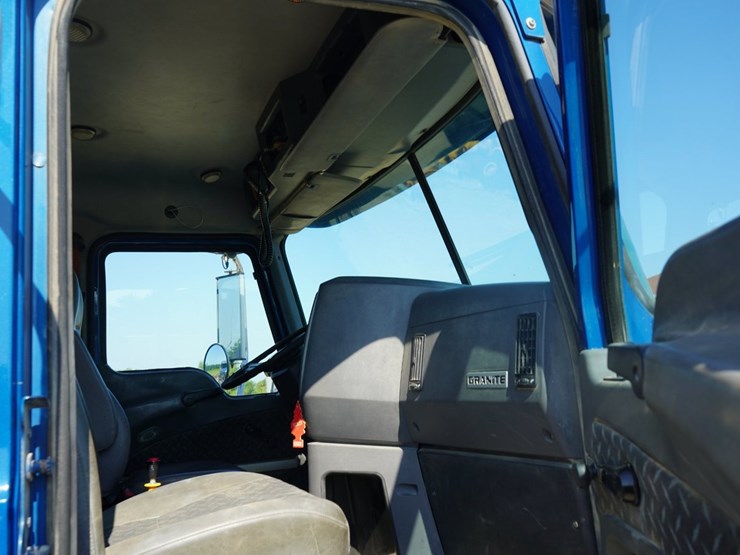 2014-mack-granite-gu713-image-19