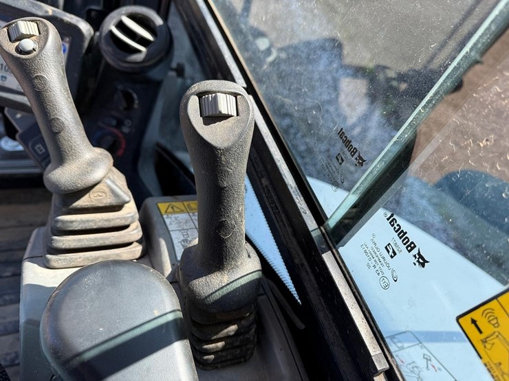 2021-bobcat-e60-image-23