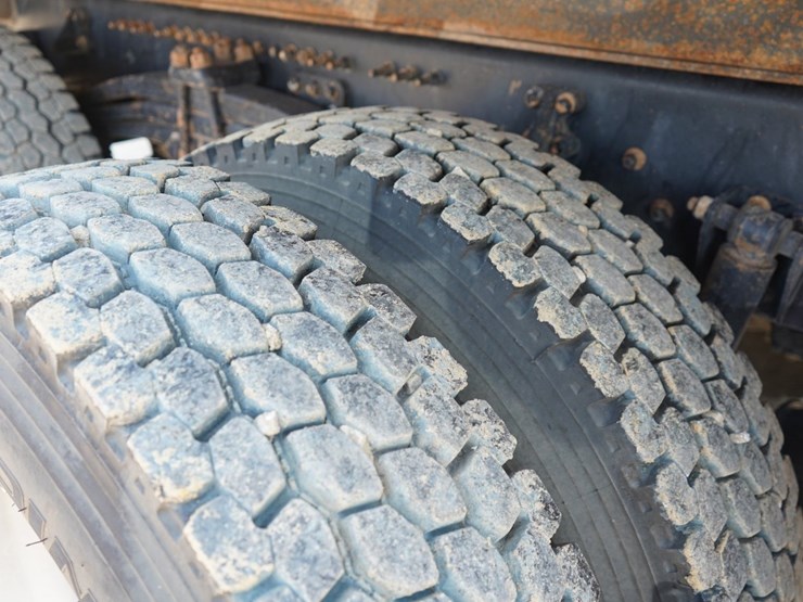 2018-mack-granite-gu713-image-30